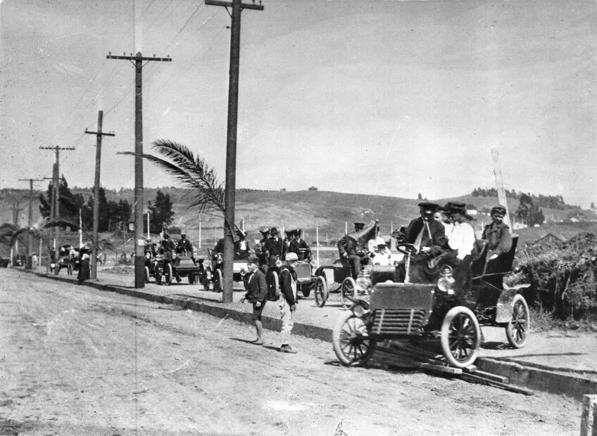 LOS ANGELES AND HOLLYWOOD UNITE IN OPENING OF SUNSET BOULEVARD